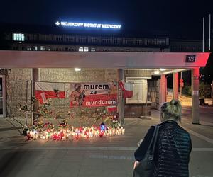 Mieszkańcy Warszawy oddają cześć polskiemu żołnierzowi, który zmarł po ataku na granicy z Białorusią 