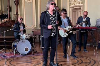 Legendarny polski zespół powraca z nową piosenką. Czy podbije listy przebojów?