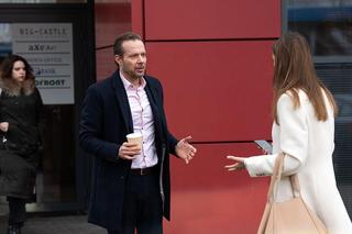 Na dobre i na złe odc. 913: Mundek Bacewicz (Grzegorz Małecki), Irena/Sara Berezińska (Agnieszka Kawiorska)