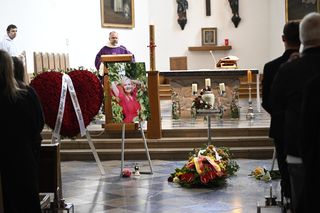 Pogrzeb Katarzyny Stoparczyk. Tłumy pożegnały cenioną dziennikarkę