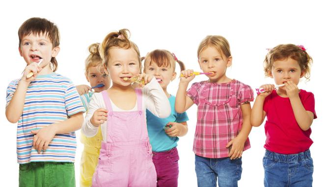 Zęby mleczne u dzieci - 6 rad, jak je myć i leczyć