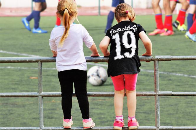 Dziewczynki piłka nożna pixabay