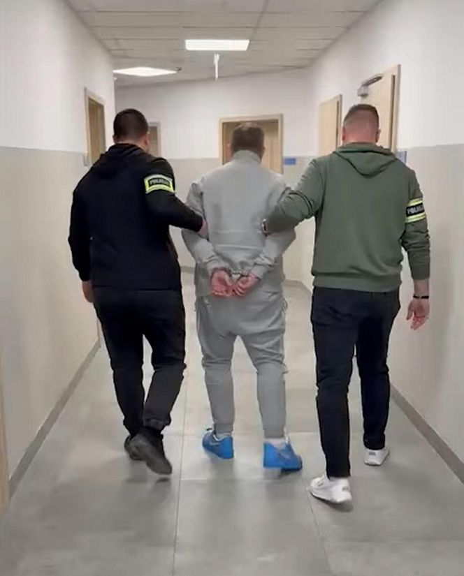 Strzelanina w Bydgoszczy, mężczyzna z raną brzucha. Policjanci weszli do sprawcy o 6.15! Jest NAGRANIE