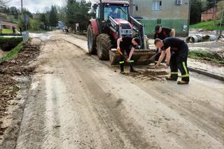 Gminy sprzątają po nawałnicy. Do pomocy włączyli się żołnierze 