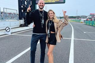 Bartosz Kurek z żoną na wyścigu F1 w Japonii