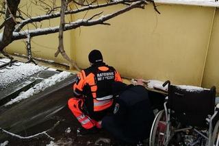 Poznań: Pod mostem LEŻAŁA kobieta! Konieczna była pomoc strażaków