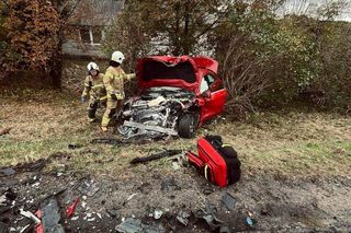 Potworna czołówka pod Bydgoszczą. Z samochodów niewiele zostało. Policja: kierowca zrobił to celowo
