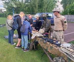 Przedstawienie grupy rekonstrukcyjnej podczas pikniku w Sosnowcu