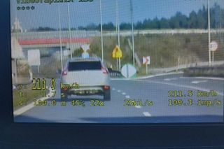 Pirat drogowy na S1. Jechał 210 km/h! Może mandat od tyskich policjantów trochę go przystopuje