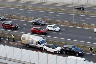 Zderzenie trzech aut na S2. Lądował śmigłowiec LPR