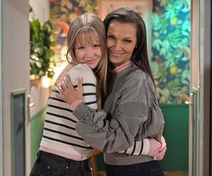 Pierwsza miłość. Izabela Nowaczyk (Olga Bończyk), Julka (Dąbrówka Kruk)