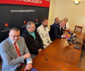 Podpisanie umowy na utworzenie w Krynicy-Zdroju klasy o profilu hokejowym