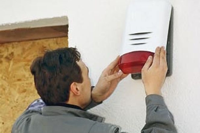 Modernizacja instalacji elektrycznej. Większe bezpieczeństwo domu i jego mieszkańców  