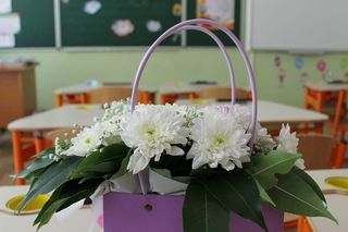 Prezent na Dzień Nauczyciela. Co kupić na 14 października? Upominki, które rozbawią i wzruszą