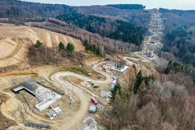 Na Podkarpaciu powstaje gigant! Samochody pojadą 80 metrów nad ziemią