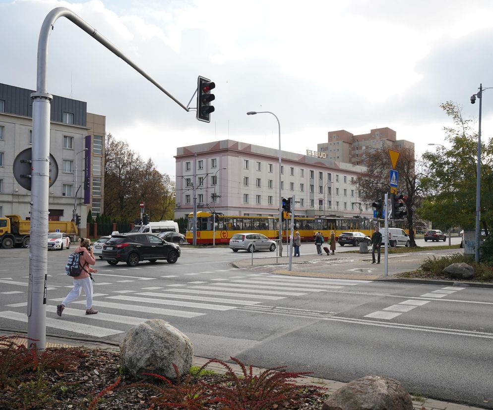 Skrzyżowanie alei Krakowskiej z ulicami Bakalarską i Lechicką