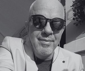 Nie żyje Jacek Śliwczyński. Znane są szczegóły pogrzebu byłego muzyka T.Love