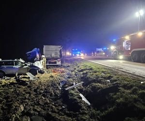 Wypadek na szesnastce. Matka z dzieckiem w fordzie i tragiczny finał