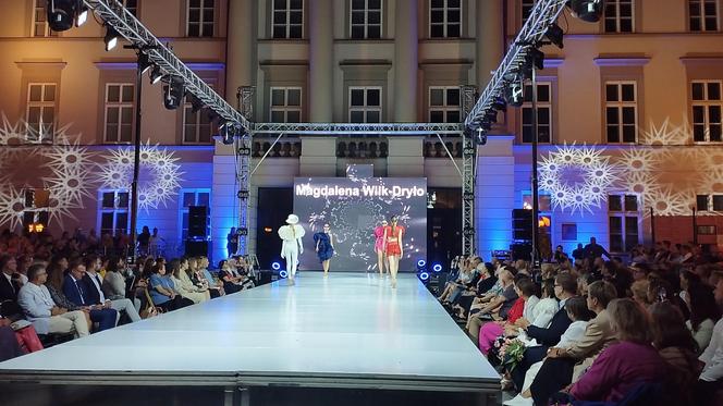 RADOM FASHION SHOW