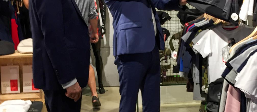 Kupił harcerzom patriotyczne koszulki