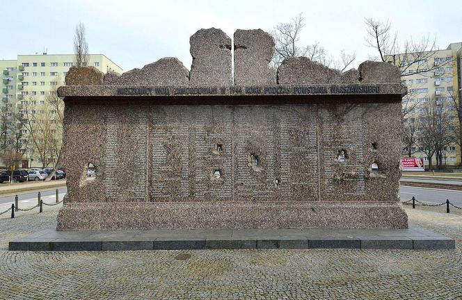 Wola. Pomnik Ofiar Rzezi Woli na skwerze przy rozwidleniu Al. „Solidarności” i ul. Leszno. Na rozkaz Hitlera Niemcy dokonali na początku sierpnia 1944 mordu na cywilnych mieszkańcach Woli. Zginęło od kilkunastu do kilkudziesięciu tysięcy osób