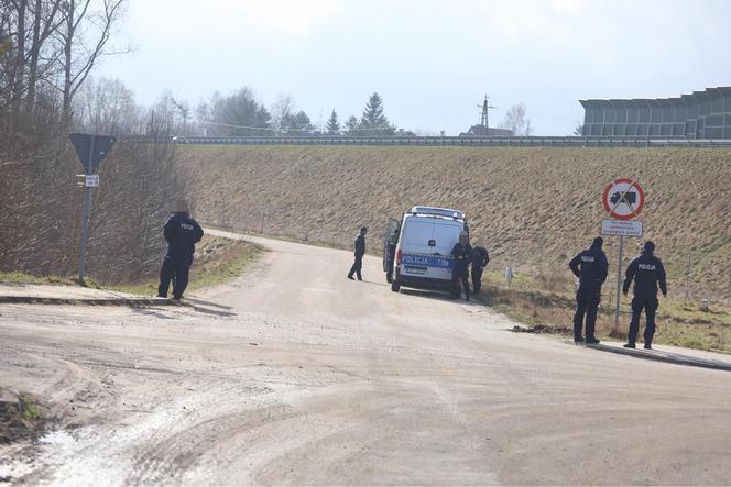 Zabójstwo małżeństwa w Ostródzie. Policyjne poszukiwanie przy poligonie