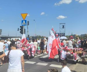 Tłumy na defiladzie wojskowej w Warszawie