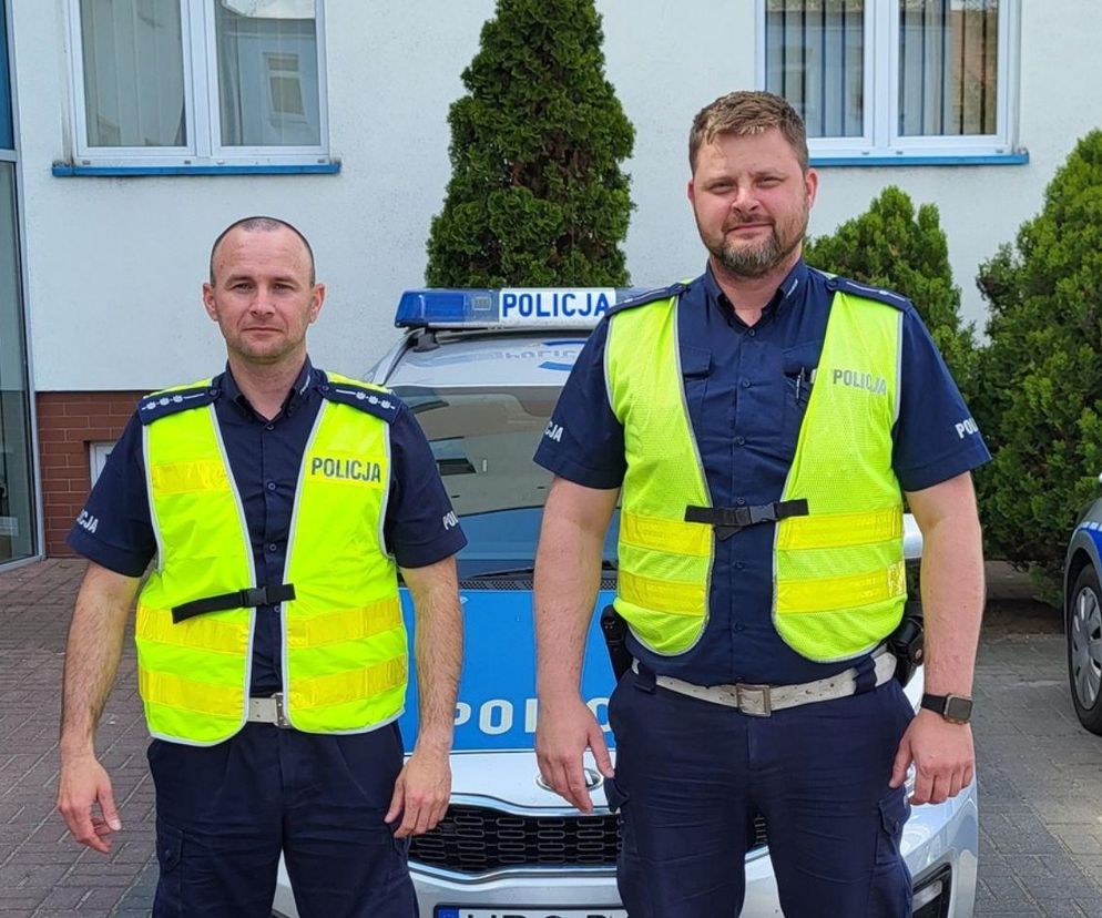 Szybka akcja policjantów z Nakła. Eskortowali ojca z dzieckiem w stanie zagrożenia życia do szpitala w Bydgoszczy
