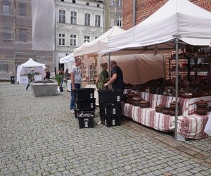 Dni Olsztyna 2025. Dziesiątki wystawców i setki olsztynian na Jarmarku Jakubowym