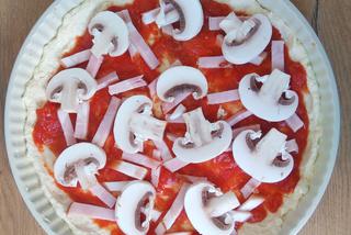 Pizza bez drożdży: jak zrobić proszkowe ciasto na pizzę?