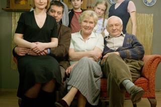 M jak miłość: Barbara (Teresa Lipowska), Lucjan (Witold Pyrkosz), Hanka (Małgorzata Kożuchowska), Marta (Dominika Ostałowska), Norbert v(Mariusz Sabiniewicz), Marek (Kacper Kuszewski), Mateusz (Krystian Domagała)