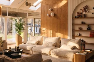 Eleganckie wnętrze w ciepłych barwach. Nowy projekt wnętrz od architektki Hanny Pietras