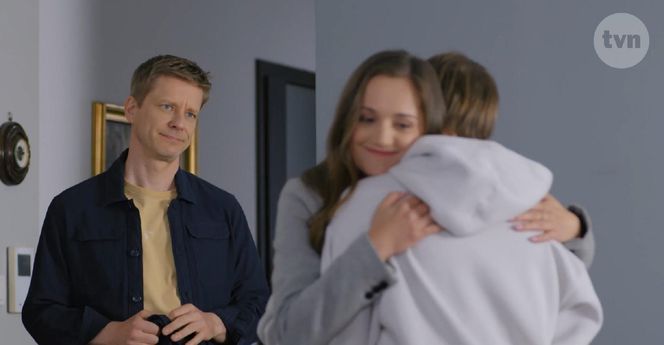 	Na Wspólnej odc. 4055. Aneta Siwek (Dorota Krempa), Staszek (Miłosz Kwiecień), Robert Tadeusiak (Dariusz Wnuk)