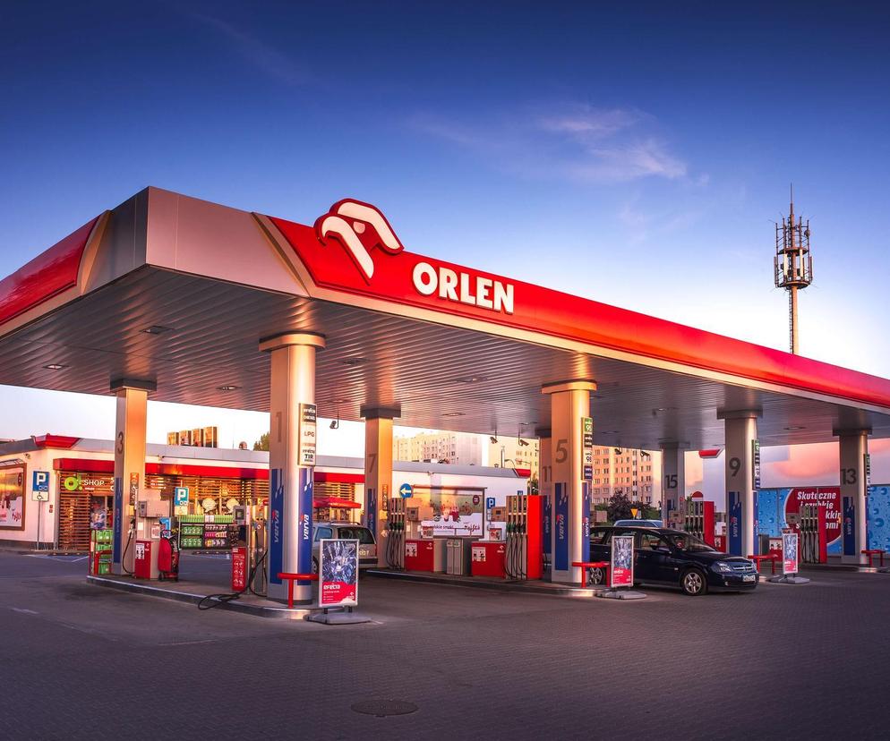 Orlen obniżył ceny paliwa i apeluje: Nie kupujcie paliwa na zapas. Internauci bezlitośni