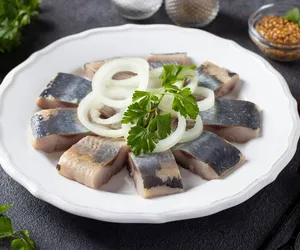 Jędrne i aromatyczne śledzie w zalewie dyniowej. Świetny przepis sióstr benedyktynek z Żarnowca