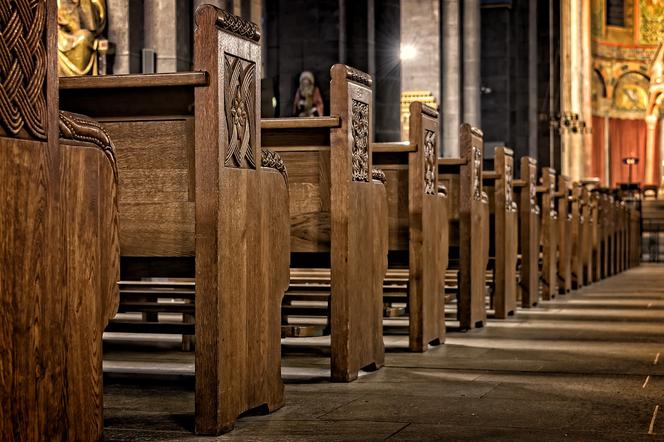 Coraz mniej osób chodzi w niedziele do kościoła
