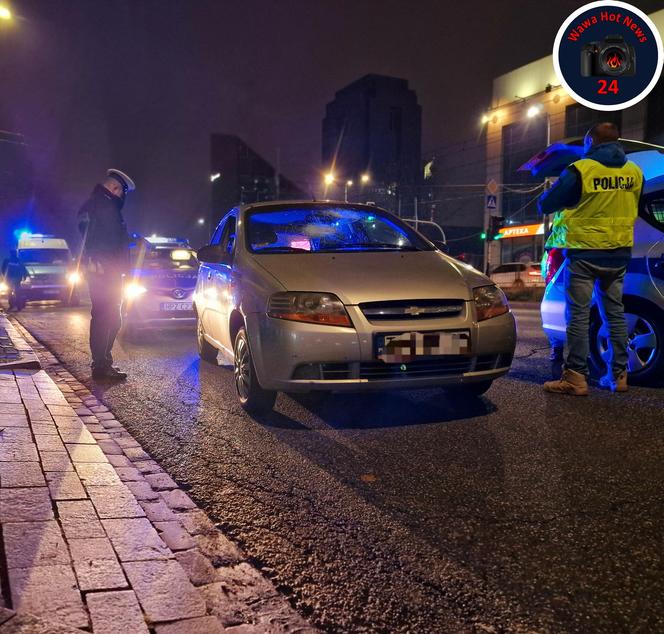 Wielki pościg w Warszawie. Naćpany Ukrainiec potrącił policjanta i rzucił się do ucieczki. „Przewiózł funkcjonariusza na masce kilkadziesiąt metrów”