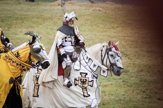 Inscenizacja bitwy pod Grunwaldem za nami. Pogoda nie zniechęciła uczestników. Tłumy na polu bitwy