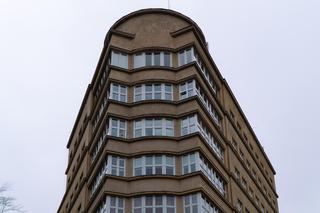 Kontrowersyjny wieżowiec w Krakowie - zobacz zdjęcia przedwojennego drapacza chmur, który rozgrzał opinię publiczną