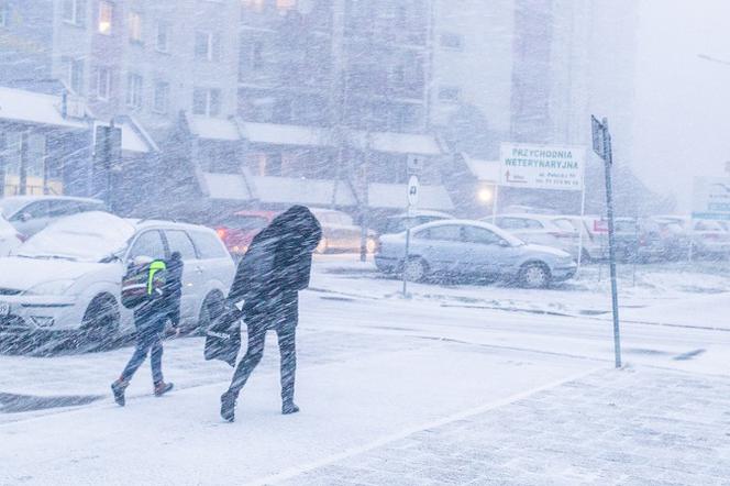 Uderzenie zimy w Polsce. Śnieg i mróz kolejny raz zaskoczyły kierowców -  ESKA.pl