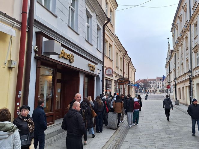 Rzeszowianie tłumnie ruszyli po pączki w Tłusty Czwartek 