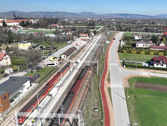Nowe perony i infrastruktura kolejowa na "kryniczance" w Dolinie Popradu