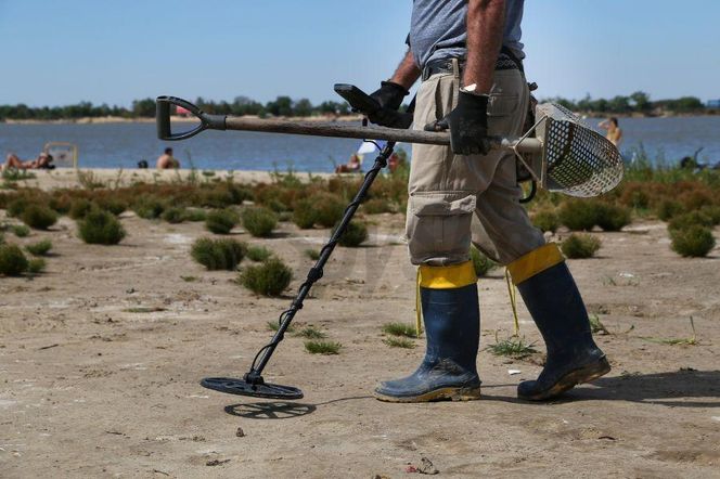 Wykrywacz metalu na plaży – gdzie szukać w Szczecinie i okolicach?