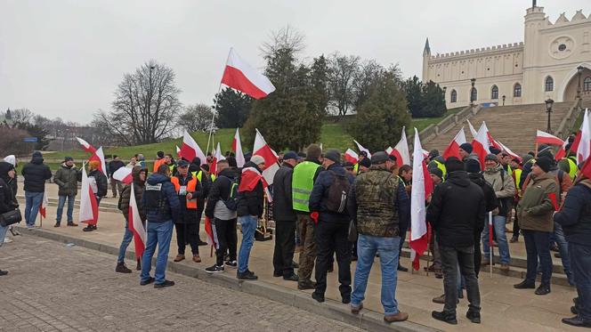 Rolnicy w Lublinie rozpoczęli przemarsz. Mamy zdjęcia!