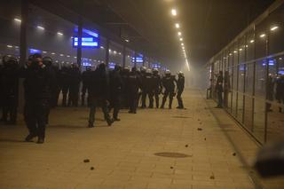 Burdy i zamieszki przy stacji Warszawa Stadion