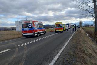 Białka Tatrzańska. Dziecko ranne w kraksie na DK 49. Lądował śmigłowiec LPR