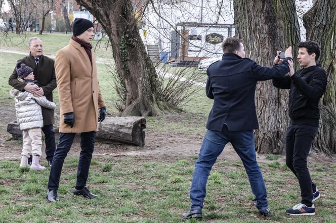 Na Wspólnej odc. 3463. Pedofil (Piotr Rodak), Tadeusz (Jakub Pruski), Darek  (Michał Mikołajczak), Andrzej Zakościelny (Dariusz Niebudek), Marysia (Zuzanna Wieleba)