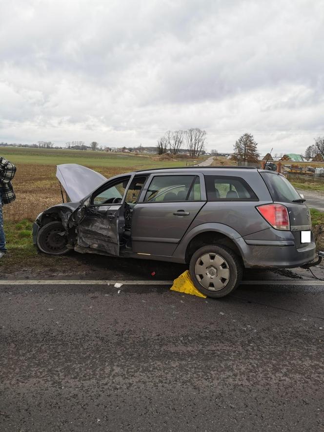 Jedna osoba poszkodowana w wypadku na DK 12 w Lasocicach koło Leszna