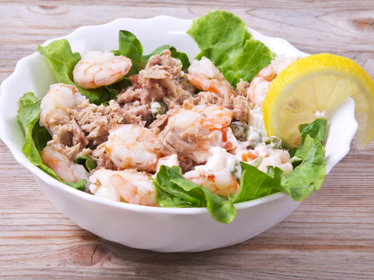 Sałatka z tuńczykiem i krewetkami - dieta odchudzająca ze smakiem