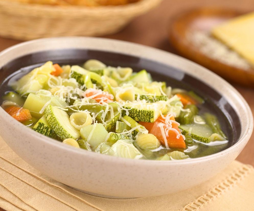 Włoska zupa z cukinii. Przepis na zupę cukiniową prosto od włoskiej babci